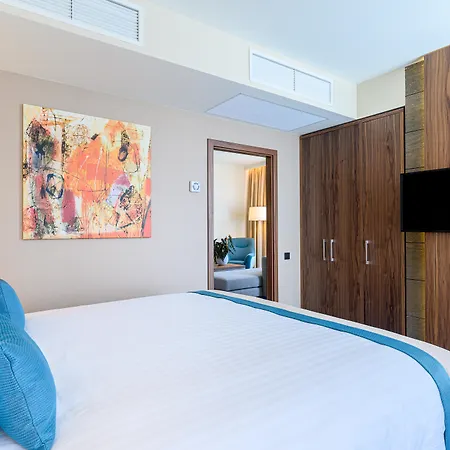 Crowne Plaza By Ihg Hotel
