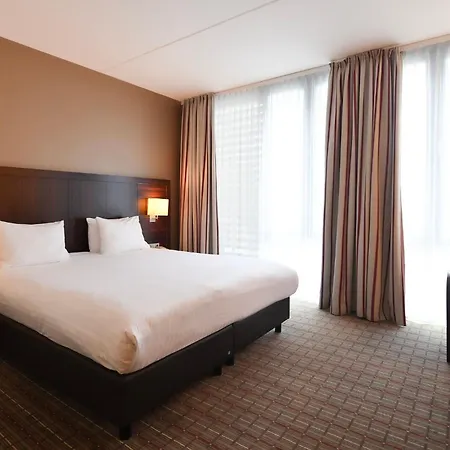 Crowne Plaza By Ihg 4*