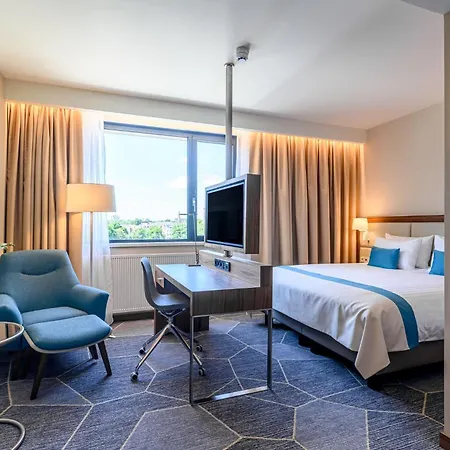 Crowne Plaza By Ihg Hotel 4*