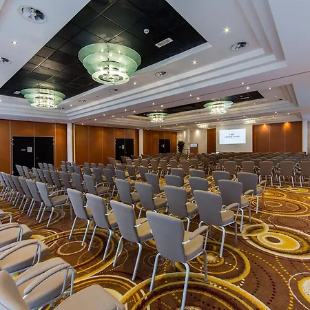 Crowne Plaza By Ihg Hotel 4*