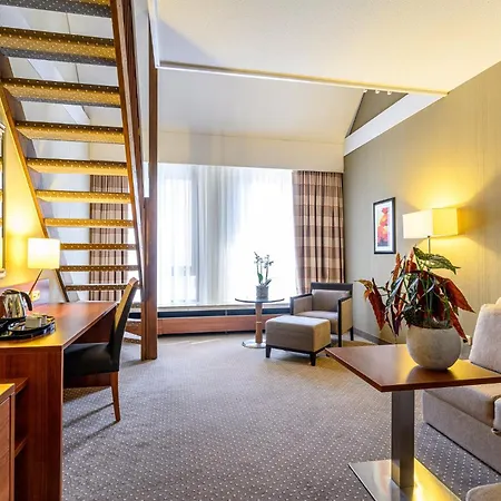 Crowne Plaza By Ihg Hotel 4*