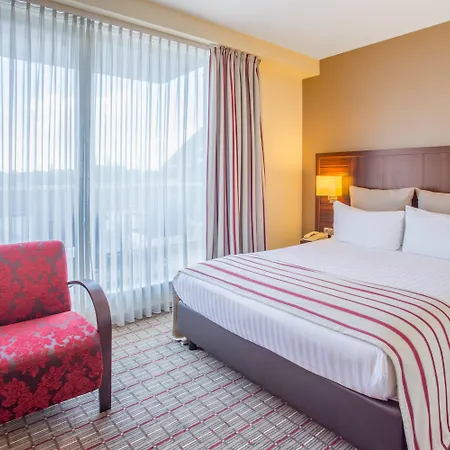 Crowne Plaza By Ihg Hotell