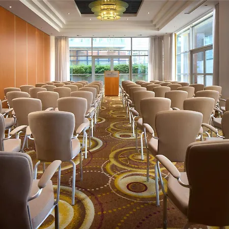 Crowne Plaza By Ihg Hotell