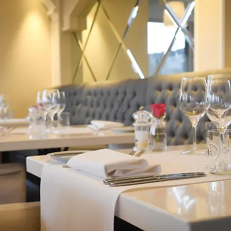Crowne Plaza By Ihg Hotell 4*